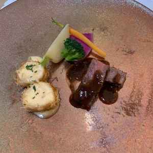 試食は、新婦がフレンチ、新郎が和洋折衷で内容が違うためシェアできました。どの味付けもおいしかったです