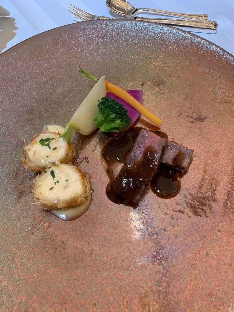 試食は、新婦がフレンチ、新郎が和洋折衷で内容が違うためシェアできました。どの味付けもおいしかったです