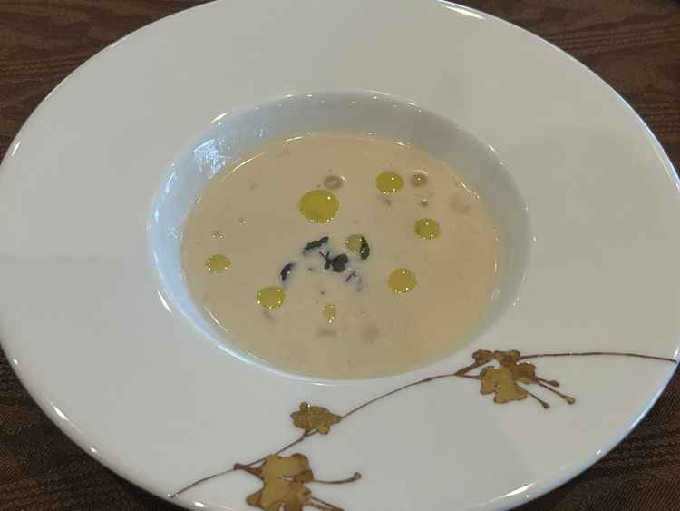 試食の一品目のクラムチャウダー。