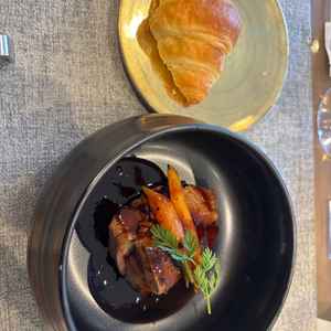 料理がすごく美味しく、お肉ももちろんですが、このクロワッサンは忘れられない味になりそうです。