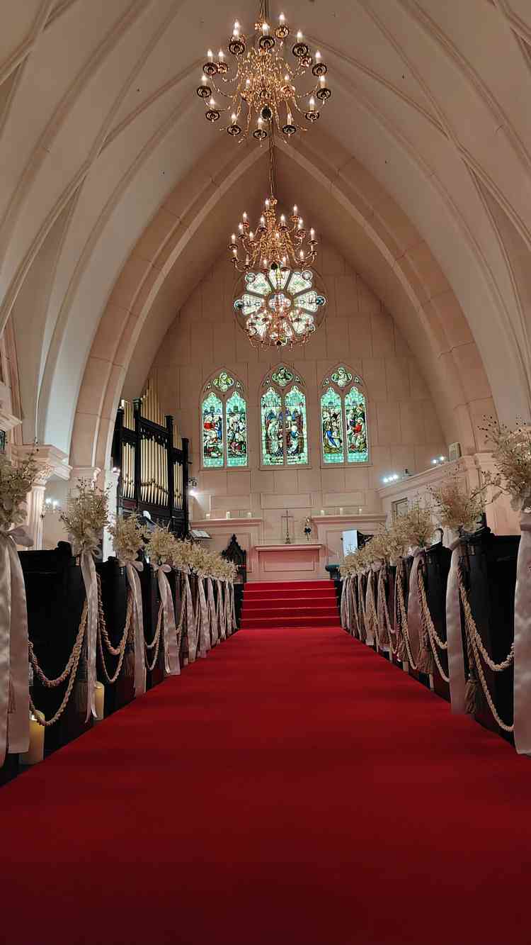 チャペル。高さの活かされたとても美しく格式高いチャペルだった。