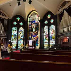 ステンドグラスが圧巻でした！