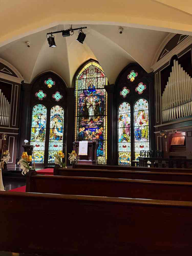 ステンドグラスが圧巻でした！