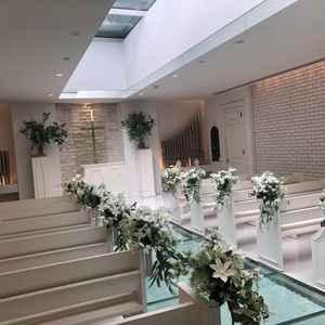 チャペルは天井から自然光がふんだんに入ってきて、とても明るい印象。