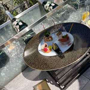 挙式後、披露宴会場に移動するまでにテラスがあり、そこでドリンクやおつまみを提供することが可能とのこと