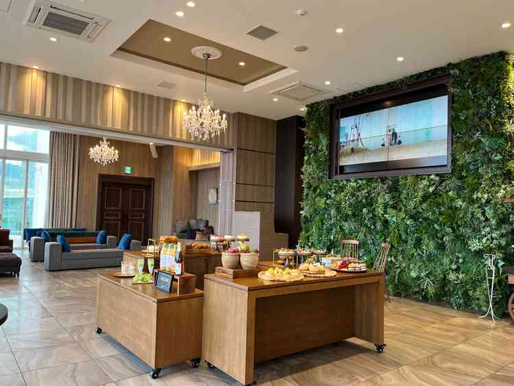 1.5次会の会場。ここでデザートビュッフェができたり、エンドロールを流すことができるそう。