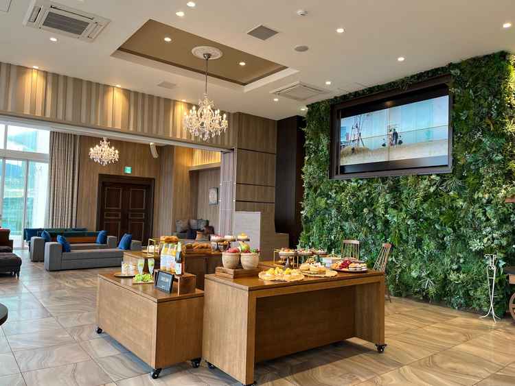 1.5次会の会場。ここでデザートビュッフェができたり、エンドロールを流すことができるそう。
