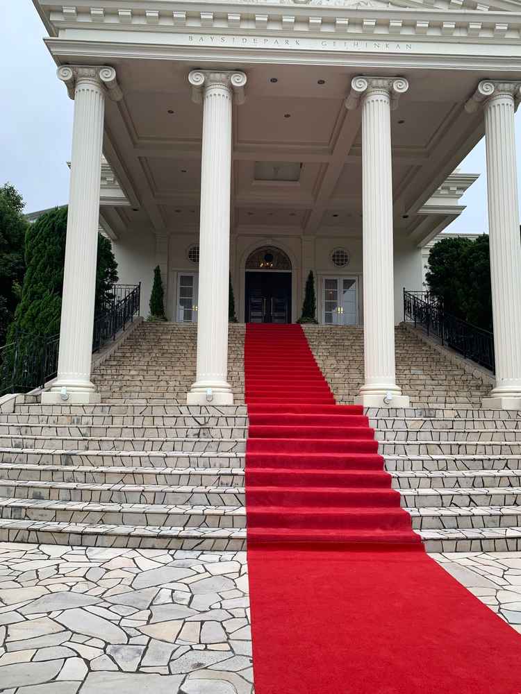 ベイサイドパーク迎賓館といったらこの大階段だと思います。雨でも濡れにくく好印象でした。