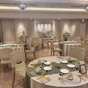 他の会場より小さめの披露宴で、自分たちらしい飾り付けができます。持ち込みもかからないので、自由度は高