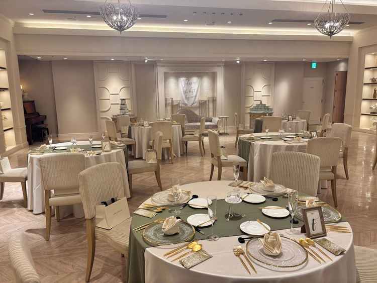 他の会場より小さめの披露宴で、自分たちらしい飾り付けができます。持ち込みもかからないので、自由度は高