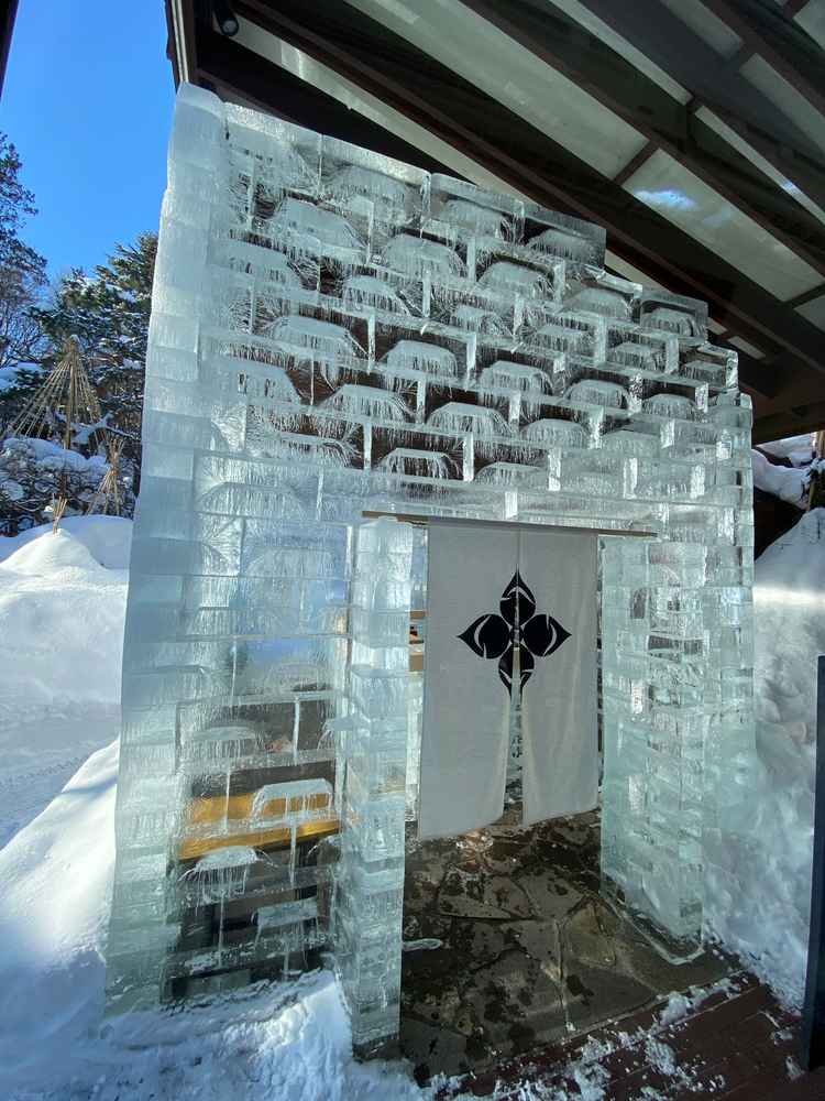 冬季限定の氷でできたバースペース。