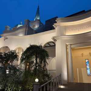 チャペルの外観です。表参道にここまで綺麗で立派な施設があることに感動しました。