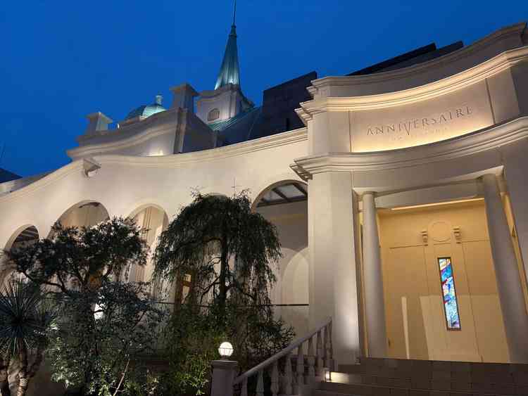 チャペルの外観です。表参道にここまで綺麗で立派な施設があることに感動しました。