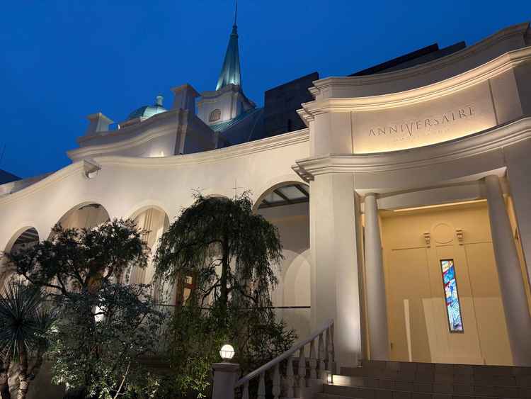 チャペルの外観です。表参道にここまで綺麗で立派な施設があることに感動しました。