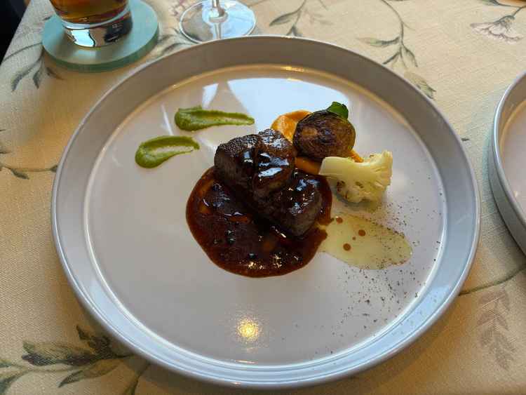 試食で頂いた、ヒレ肉と芽キャベツとカリフラワー。ソースとマッチしてとても美味しかったです。