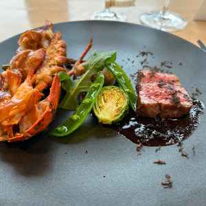 料理方法が燻製したものであったり見た目だけでなく鼻でも食事を楽しめました