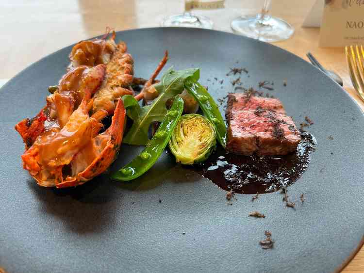 料理方法が燻製したものであったり見た目だけでなく鼻でも食事を楽しめました