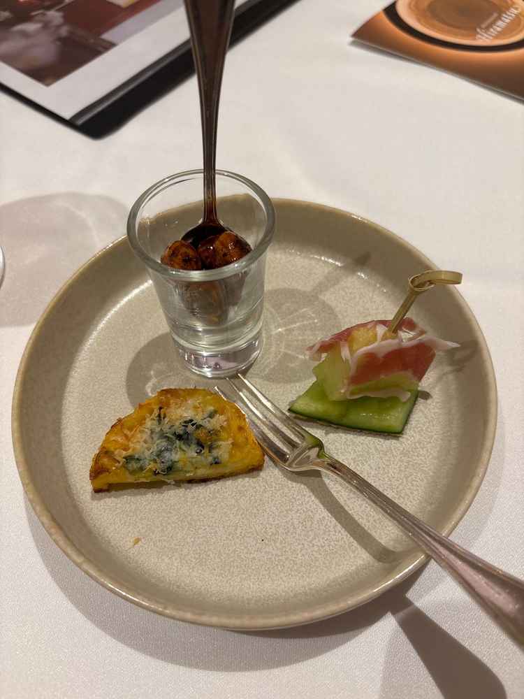 試食①キッシュが美味しかった。