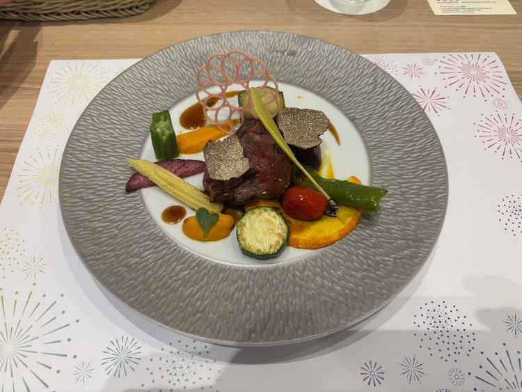 お肉料理。この日はお肉のグレードが高いものを提供していると伺いました。