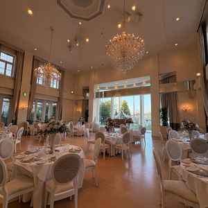 2つ目の披露宴会場です。ピンクや白をメインとしていて、お城の様にとても可愛かったです。