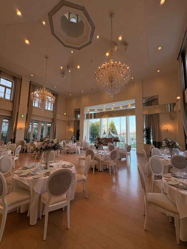 2つ目の披露宴会場です。ピンクや白をメインとしていて、お城の様にとても可愛かったです。