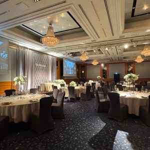 披露宴会場のスタールームです。中から大人数用です。