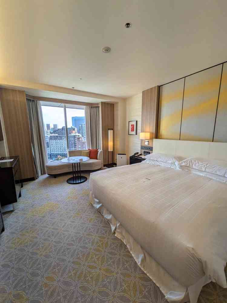 結婚式時に両親が泊まれる部屋です。