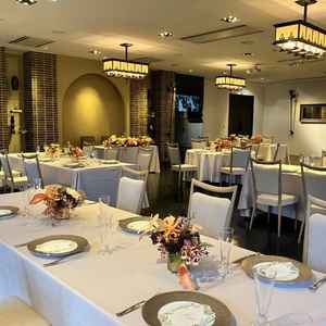 披露宴会場①茶色を基調とした会場