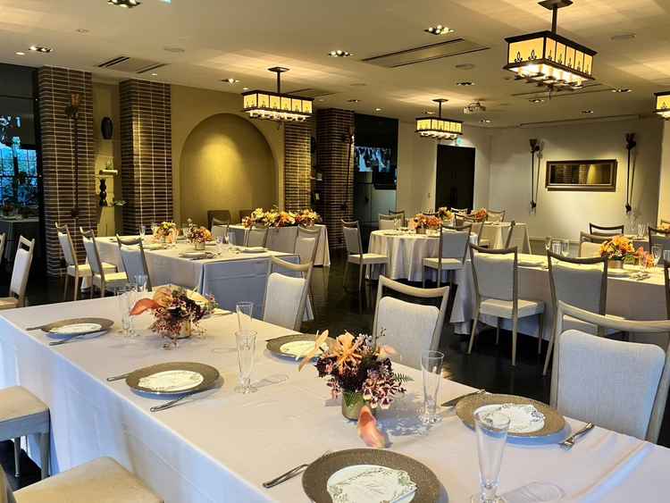 披露宴会場①茶色を基調とした会場