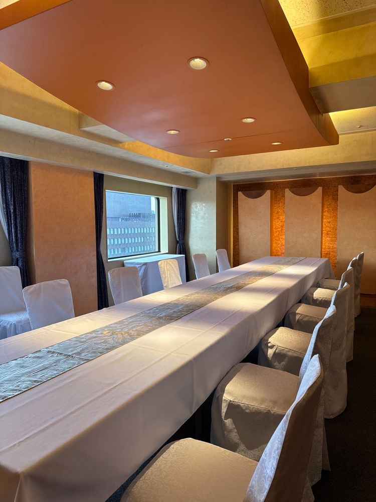 ゲストが少なく不安でしたが、ちょうどよい会食会場を案内してもらえて好印象でした。