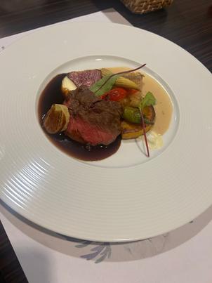 どの世代でも対応できるお箸でも食べれるフレンチは、大変ありがたいなと感じました。