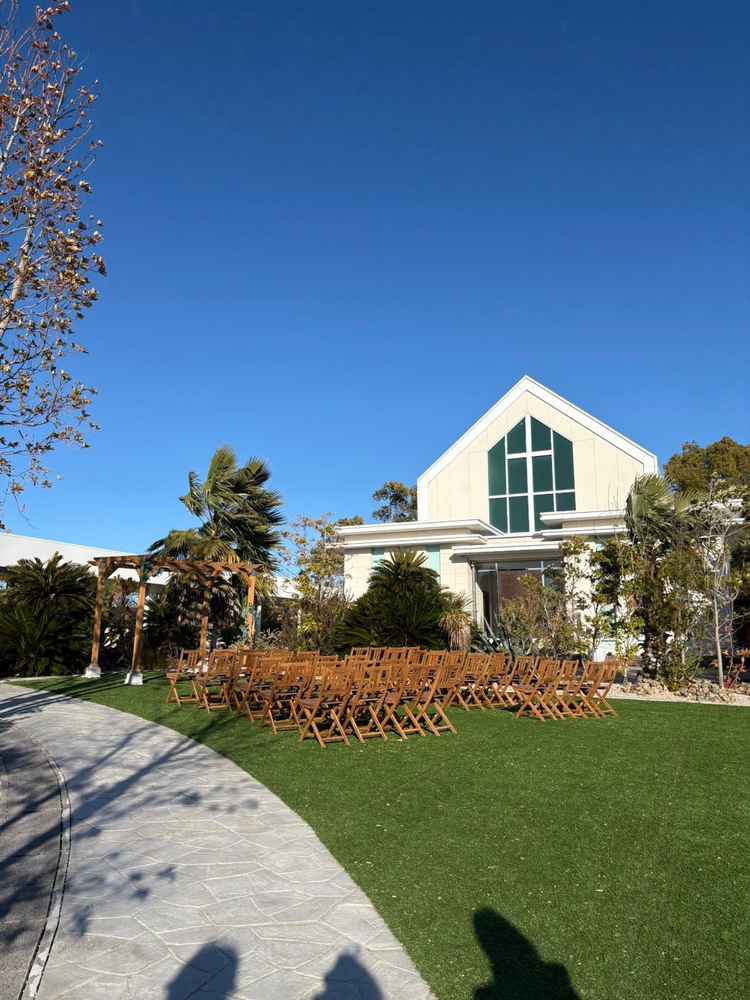 チャペルの外観およびガーデン