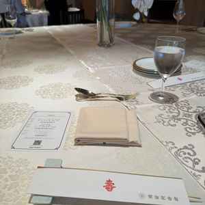 実際の会場で和食とフレンチコースの食べ比べ