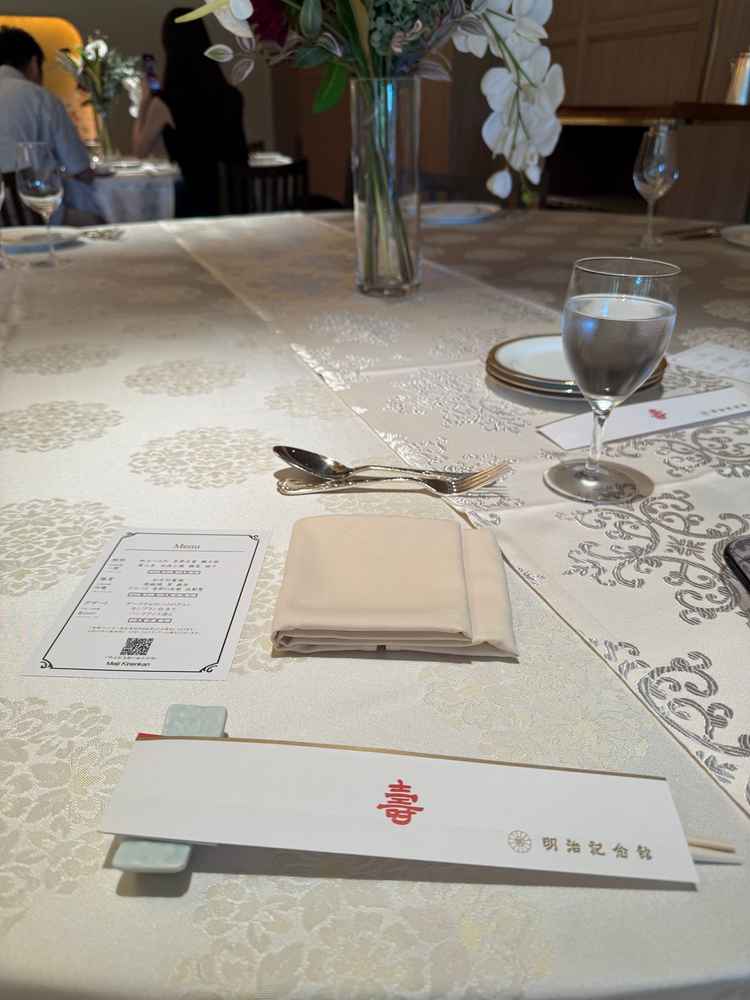 実際の会場で和食とフレンチコースの食べ比べ