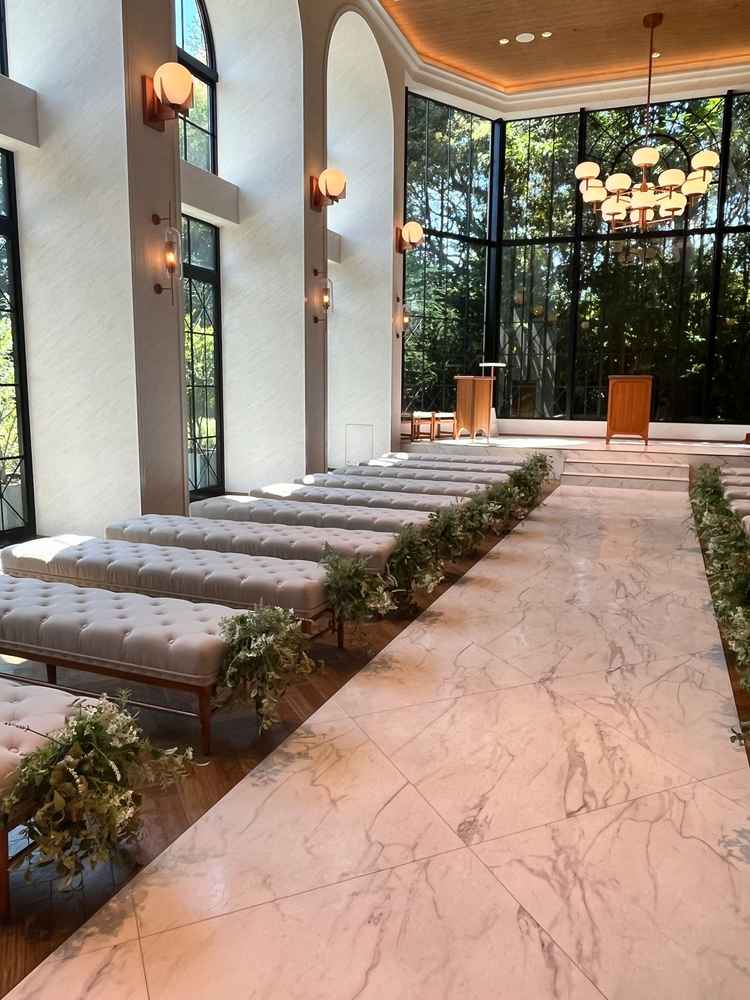 自然光が最大限入るチャペル