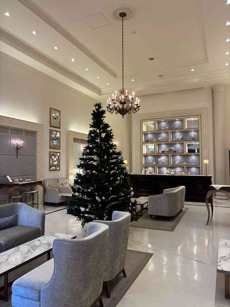 入ってすぐのロビーは、綺麗で開放感がありました。