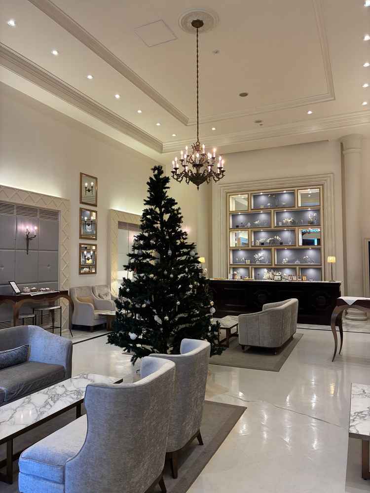 入ってすぐのロビーは、綺麗で開放感がありました。