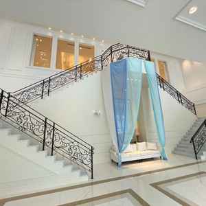 ヨーロピアンクリスタルという披露宴会場の下に専用フリースペースがありました。