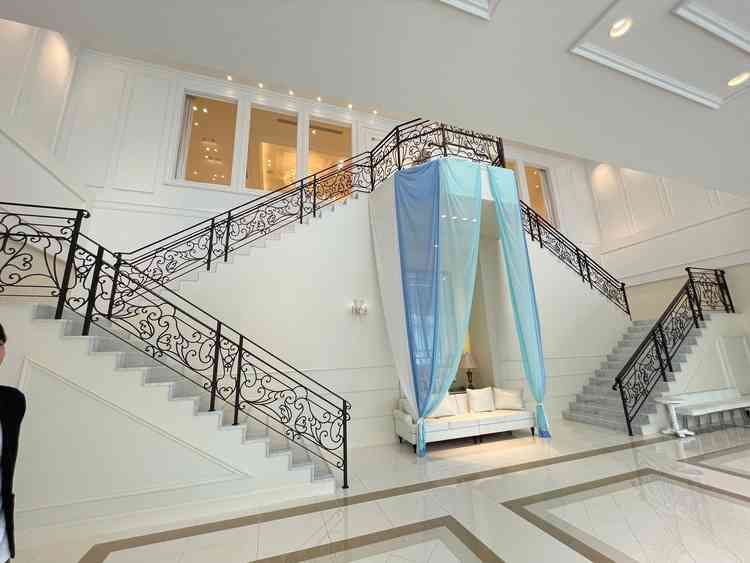 ヨーロピアンクリスタルという披露宴会場の下に専用フリースペースがありました。