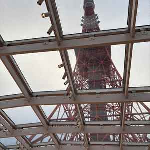 見学当日は曇っていましたが、それでも十分に明るく、しっかり東京タワーが見えて素敵な挙式場でした。