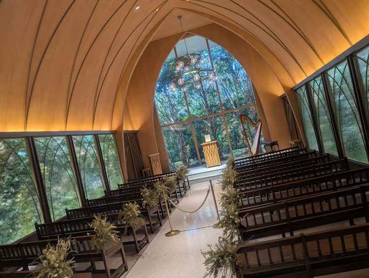 チャペル。見た目が綺麗なだけでなく音や光でも楽しめるようになっている。