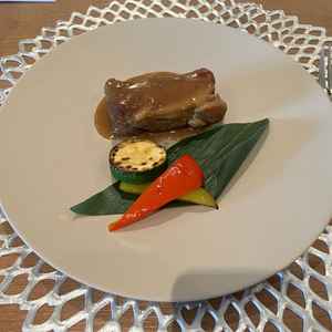 試食会でのフルーツベースのソースがかかっているお肉は食べ応えがあった。