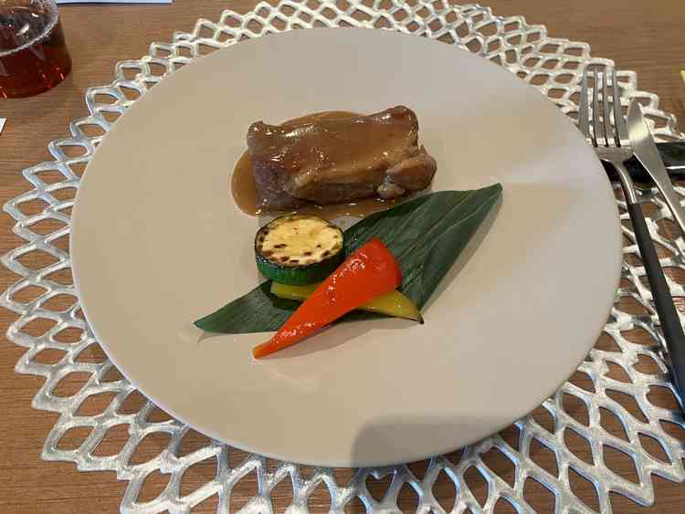 試食会でのフルーツベースのソースがかかっているお肉は食べ応えがあった。