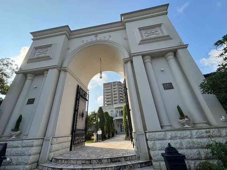 全体としては白が貴重かつ重厚感のある建造物であった。