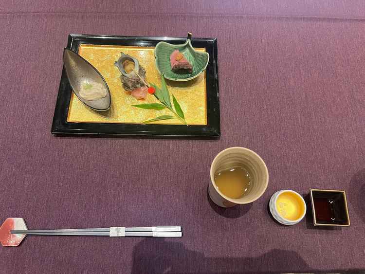 当日料理例の試食一例です。他に2品いただけてどれも心に温かく、バリエーション豊かでした。
