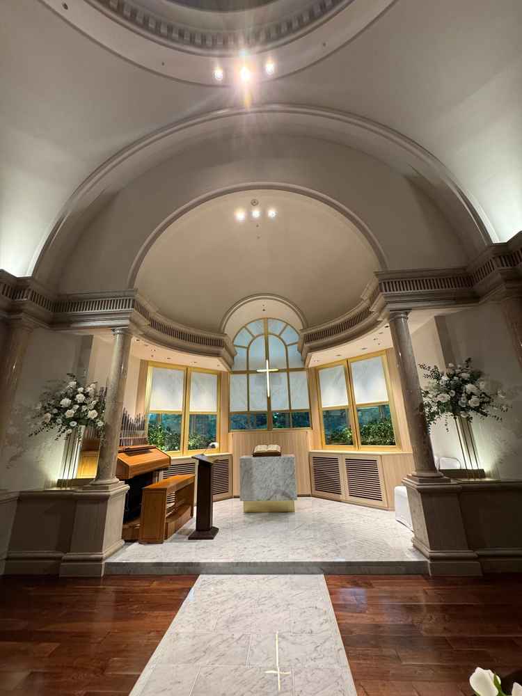 リニューアルしたとのことで、外の光も入るようになったとのことでした。天井も高く素敵でした。