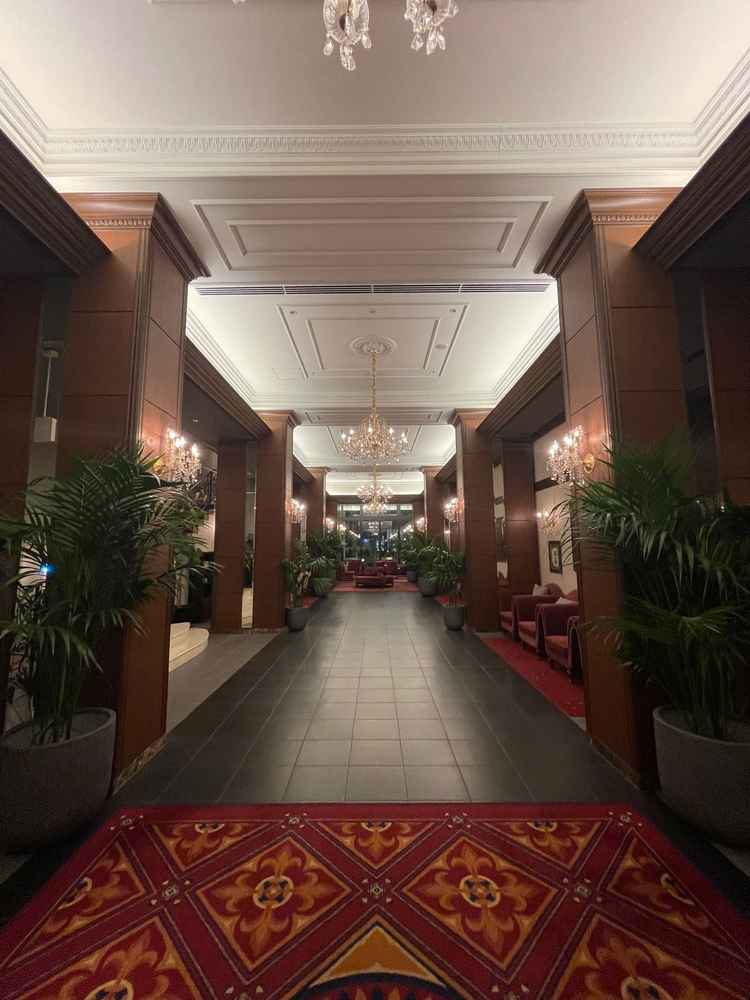 会場に入ってすぐの景色です。全てがとても綺麗で、絨毯も毎年張り替えていらっしゃるとのことでした。