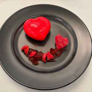 試食会でのデザート。一番人気のムースのスイーツだそうです。デザインも美しく、とても美味しかったです。