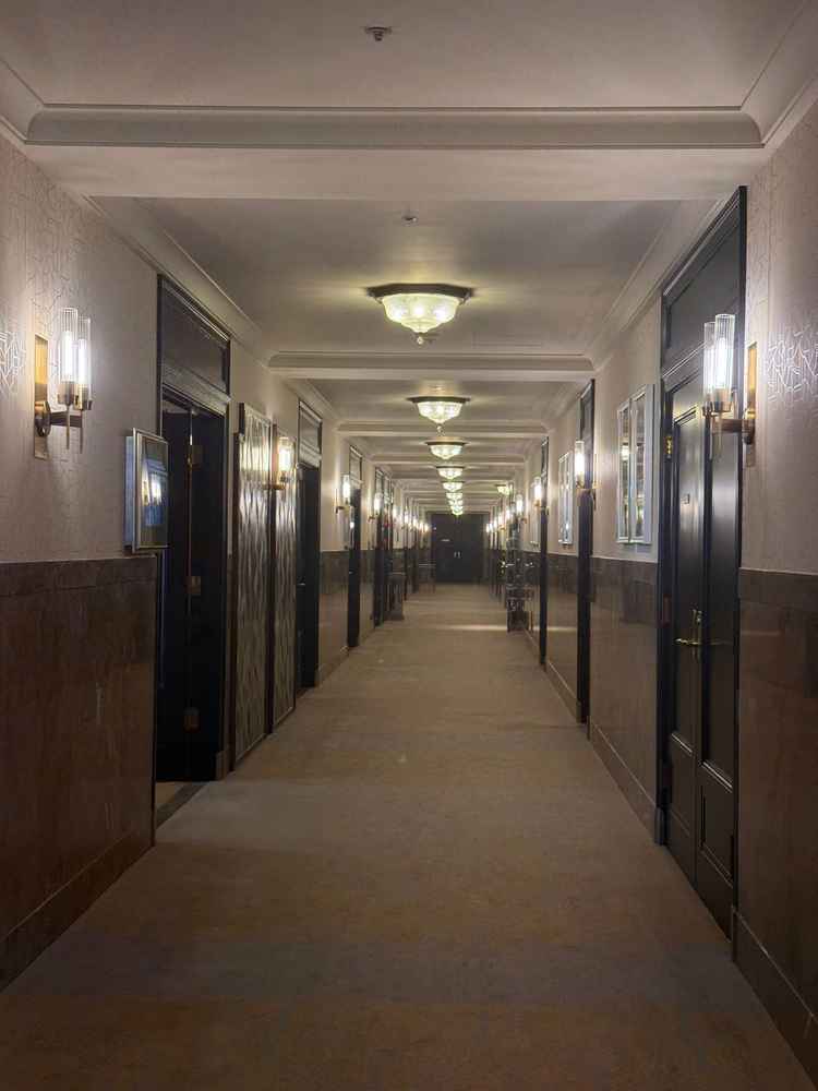 三井本館の厳かでクラシカルな雰囲気の中に控室があり、非日常と特別感をかんじることができました。