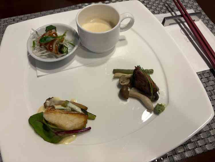 ワンプレート試食。各料理の盛り付けがとてもオシャレでした。